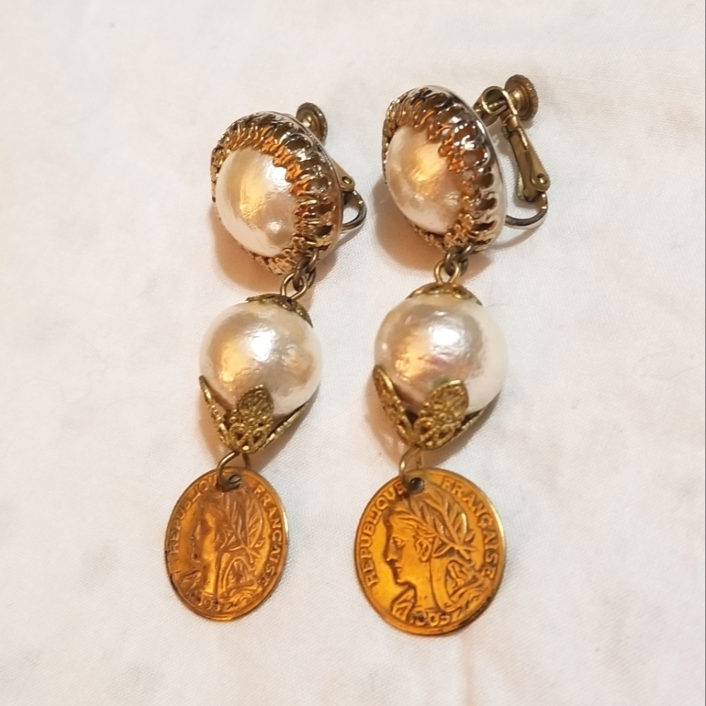 Rare Miriam Haskell Vintage Pearl Republique Francais Coin Earrings - Picture 9 of 10